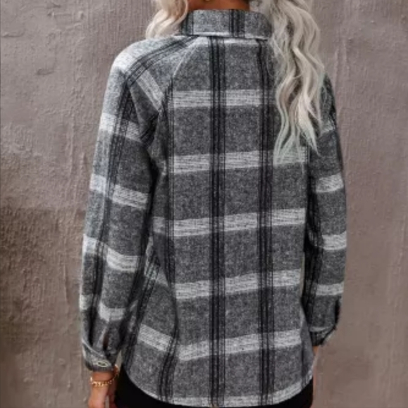 New plaid shacket with pockets - Picture 4 of 13